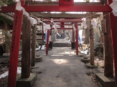 新屋山神社 (2).JPG