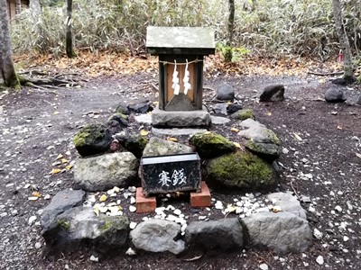 新屋山神社奥宮 (5).jpg